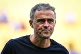 PSG-Lens : Luis Enrique de retour à l’entraînement avec une nouvelle coupe et le bras en écharpe