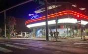 « Tesla diner and Supercharger » : que sait-on du nouveau restaurant futuriste qu’Elon Musk implante à Los Angeles ?