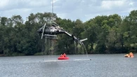 À Rosporden, l’hélicoptère bombardier d’eau qui s’est écrasé dimanche dans un étang a été héliporté par un Super Puma