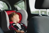 Une mère de famille s’en prend aux gendarmes venus sauver son enfant de 4 ans enfermé dans sa voiture en plein soleil