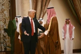 Donald Trump conclut son discours en Arabie saoudite avec le tube « Y.M.C.A. », hymne de la communauté gay