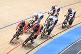 Cyclisme sur piste : l’impressionnante chute au-dessus des balustrades et en plein public de deux coureuses