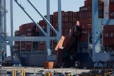 États-Unis : des dizaines de conteneurs tombent à l’eau dans un port de Californie
