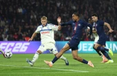 PSG-Strasbourg : contrôle pied droit, frappe pied gauche, la vidéo du numéro de Bradley Barcola qui lance Paris