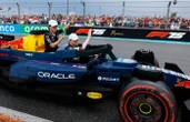 F1, GP de Miami : la drôle de parade des pilotes, entassés deux par deux dans des voitures en... Lego