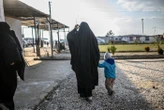 Rapatriements de Syrie : deux femmes mises en examen et écrouées par le Pnat, dix enfants placés