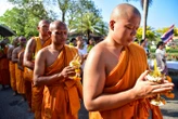 « Cette femme est dangereuse » : une Thaïlandaise arrêtée pour avoir fait du chantage sexuel à des moines bouddhistes de haut rang