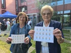 « Une évidence » : à Ormesson-sur-Marne, le timbre hommage à Jean d’Ormesson attire fans et philatélistes