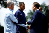 Coupe du monde 2026 : Emmanuel Macron en visite à Clairefontaine pour encourager les Bleus avant le début de la compétition
