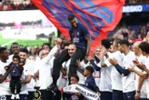 « Je suis très fier de vous avoir tous rendu heureux » : les larmes de Presnel Kimpembe, honoré par le PSG