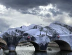 Paris : la Caverne du Pont-Neuf soulevée par le vent, quatre jours avant son ouverture