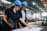 Code F, le plan du Medef pour attirer les filles vers le métier d’ingénieure