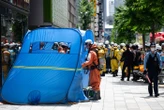 « Ma gorge me grattait » : un homme pulvérise une substance dans un centre commercial de Tokyo, une vingtaine de blessés
