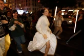 La chanteuse Rosalia poursuivie par ses fans dans les rues de Madrid pour la sortie de son nouvel album