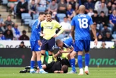Premier League : quand Jamie Vardy prend le sifflet pour voler au secours d’un arbitre blessé