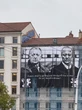 Municipales 2026 : « à Lyon, seule la pelouse de Gerland est verte », la banderole XXL pro-Aulas fait polémique