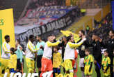 Nantes-Lyon : les images du spectaculaire tifo des supporters lyonnais en hommage à Anthony Lopes