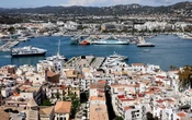 « Un tournant » : Ibiza limite drastiquement l’entrée des voitures pour lutter contre le surtourisme