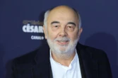 « Quel con ! » : très ému, Gérard Jugnot revient sur la disparition de Michel Blanc qui l’a laissé « un petit peu » orphelin