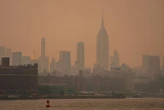 Trois ans après, New York à nouveau atteint par un nuage de fumée venu du Canada, où les incendies se multiplient