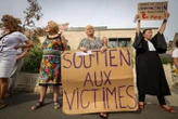 « Pensez à vos enfants » : manifestation lors d’un concert de Jean-Luc Lahaye à guichets fermés à Hénin-Beaumont