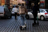 « Un divertissement touristique » : pourquoi Prague interdit à son tour les trottinettes électriques en libre-service