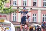 Cyclisme : les images des deux belles victoires françaises du jour avec Paul Magnier et Léo Bisiaux