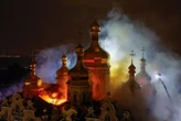 Ukraine : « Un crime contre l’Histoire », les images de la cathédrale orthodoxe de la Dormition bombardée à Kiev