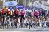 Het Nieuwsblad : le jeune sprinteur français Paul Magnier privé de sa première grande victoire à la photo finish