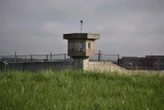 Les détenus d’une prison ultra-sécurisée accusent les surveillants de les « humilier » et « déshumaniser », une enquête ouverte