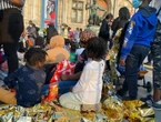 « Un degré d’inhumanité franchi » : à Paris, deux hommes urinent sur une femme sans-abri et ses enfants