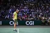 « Je fais tout de travers » : l’improbable faux pas d’Alcaraz au Rolex Paris Masters relance le suspense pour le trône mondial
