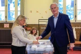 Législative partielle à Paris : largement en tête, Michel Barnier affrontera la socialiste Frédérique Bredin au second tour