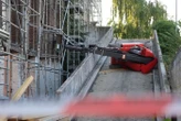 « C’est un drame absolu » : un homme entre la vie et la mort après avoir chuté d’une nacelle sur un chantier