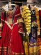 « Une occasion rare » : l’Opéra de Paris met en vente plus de 5 000 costumes à partir de 2 euros