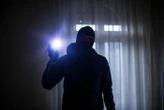 Paris : une personne séquestrée lors d’un home-jacking, un butin estimé à 20 000 euros dérobé
