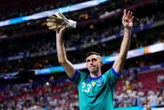 « Je n’étais pas né à l’époque » : pourquoi les supporters argentins reprochent à Emiliano Martinez ses propos sur les Malouines