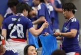 « Faites le aussi à la maison » : l’amertume des Japonaises devant l’attitude exemplaire des supporters nippons à la Coupe du monde