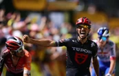« Il a pensé qu’il était premier » : pourquoi Alaphilippe a levé les bras à l’arrivée