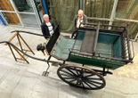 150 ans après, la voiture hippomobile retrouve l’ancien garage où elle a été fabriquée dans l’Aube