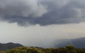 Pluies et orages : la Guadeloupe en vigilance orange, une soixantaine de personnes secourues