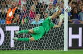 France-Allemagne (1-1, 5-6 t.a.b.) : revivez la séance de tirs au but perdue par les Bleues à l’Euro 2025