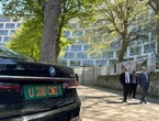 Plaques diplomatiques factices et photos truquées avec des dirigeants : un homme arrêté pour avoir monté une fausse ambassade