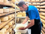 Coureur à pied et producteur de tomme des Pyrénées, il mettra en avant ses deux passions au trail de Luchon