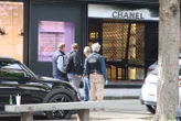 Paris : des braqueurs s’attaquent à la boutique Chanel avenue Montaigne