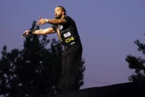 Finalement, les bananes, pochettes, et sacs à main ne seront pas interdits aux concerts de Drake à l’Accor Arena