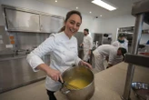 « J’y passais toutes mes vacances » : la cheffe pâtissière Nina Métayer étend son empire sucré jusqu’à l’île de Ré