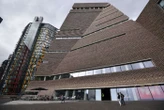 « Une réussite incroyable » : le petit Français jeté du 10e étage du Tate Modern peut désormais courir et nager