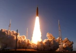 Artemis II filmée par des passagers depuis un avion de ligne : les images spectaculaires du décollage