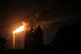Los Angeles : les images impressionnantes de l’explosion suivie d’un incendie dans une raffinerie